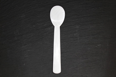 Cuillère en nacre blanche 11 cm