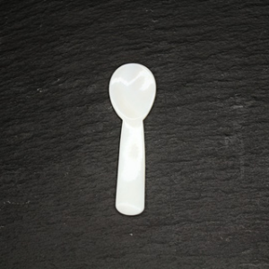 Cuillère en nacre blanche 5,5 cm