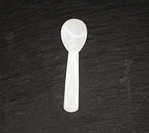Cuillère en nacre blanche 7 cm