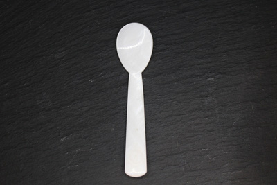 Cuillère en nacre blanche 9 cm